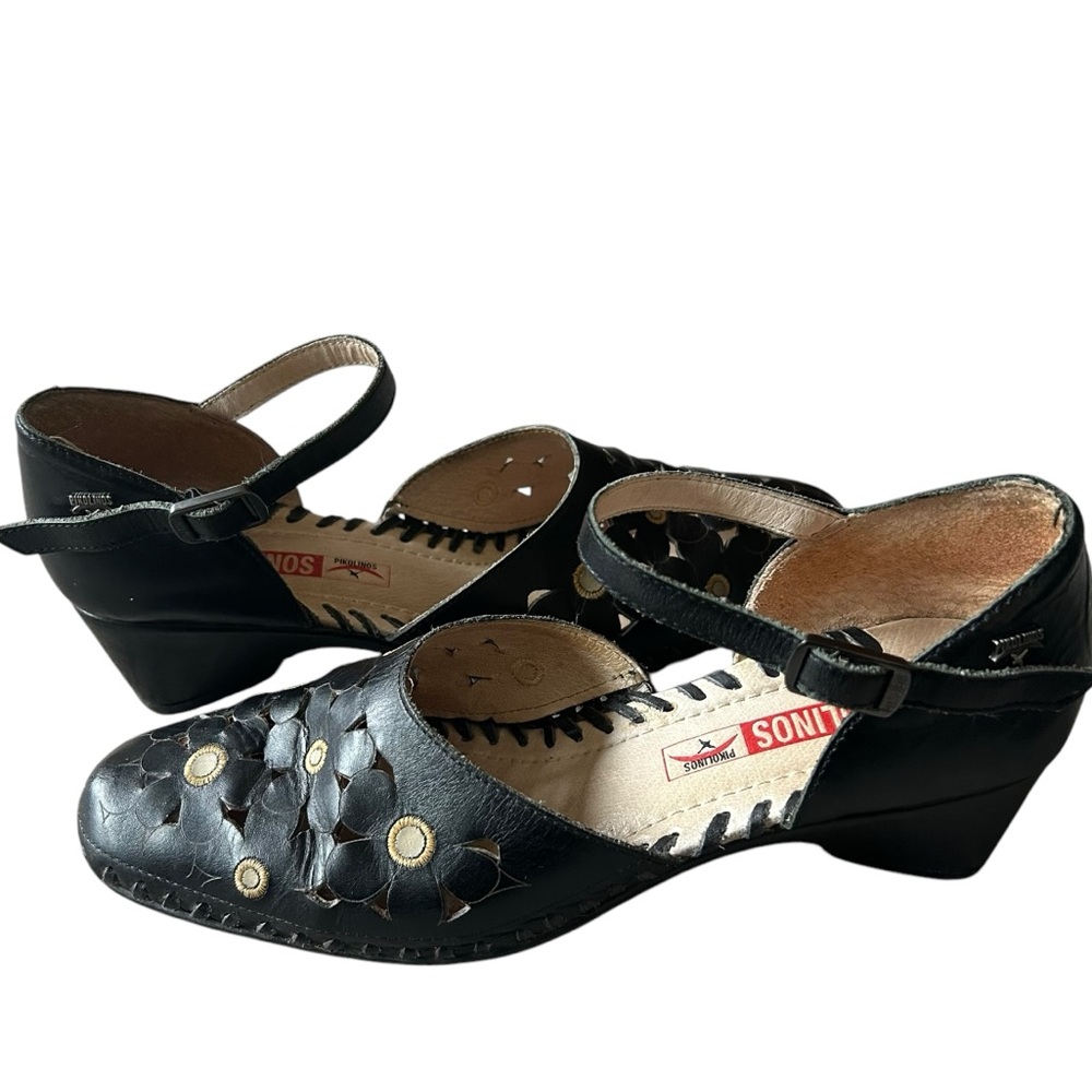 Pikolinos black floral cut out leather Mary Janes size 39/8 ankle strap retro